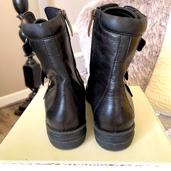 Gorgeous black super soft black leather boots! - Picture 5 of 7